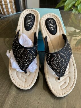 Cliffs by WHITE MOUNTAIN Black Embellished Sandals with Cream Footbed NIB